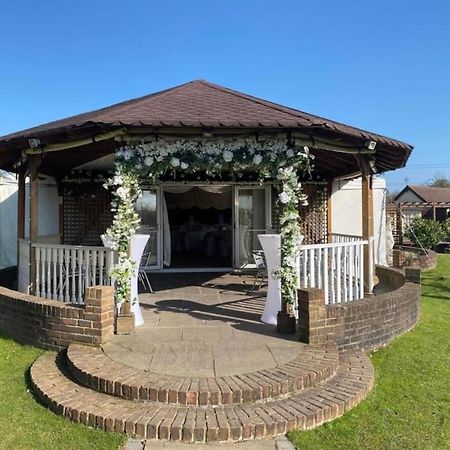 Rettendon Lodge Battlesbridge Exterior photo